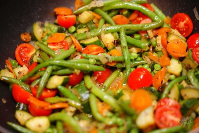 Как тушить кабачки на сковороде