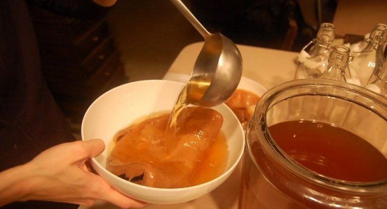 Чайный гриб: что это такое, каковы его полезные свойства, есть ли противопоказания, как приготовить самостоятельно?