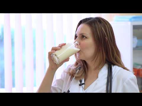 Ряженка: польза и вред, показания и противопоказания, а также какое влияние оказывает на организм детей, женщин и пожилых людей и сколько можно пить в день?