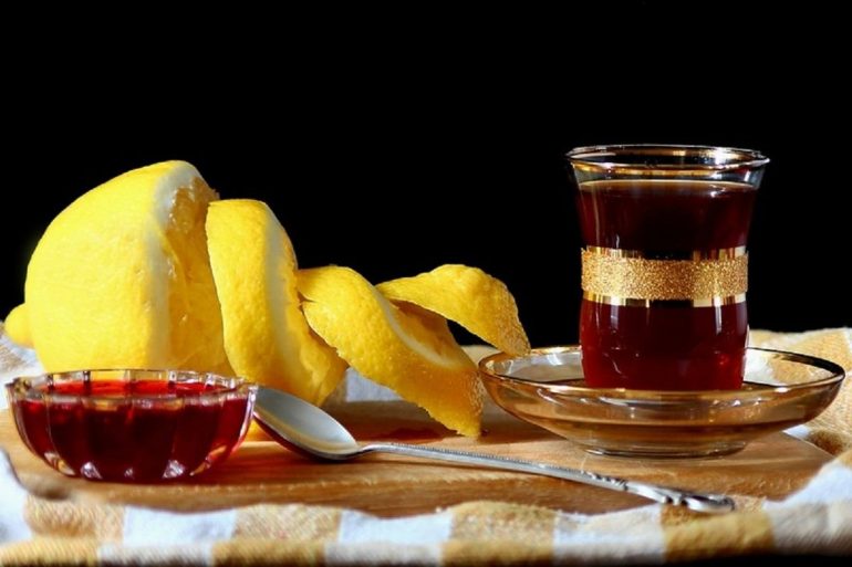 Черный чай: каких видов бывает, какими полезными свойствами обладает, как его пить после тренировки или бани, как использовать для похудения, вреднее ли он кофе?