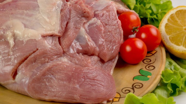 Индейка: пользные свойства для мужчин, женщин, детей и спортсменов, суточная норма, способы приготовления, употрбление мяса при похудении, противопоказания