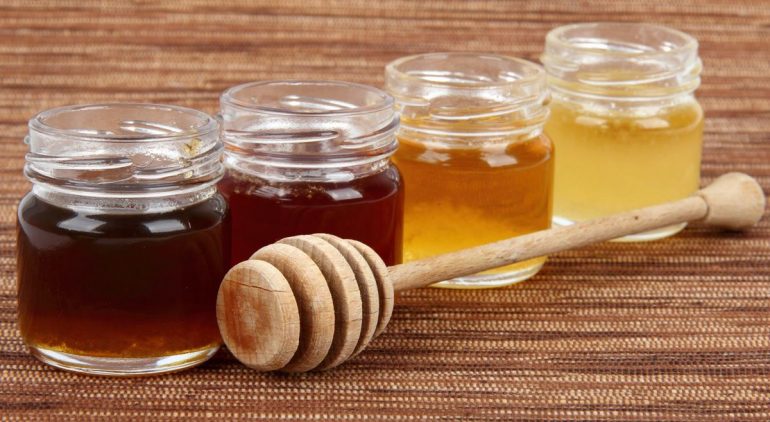 Мед в сотах: польза применения, в том числе при заболеваниях, способы употребления, противопоказания, а также как правильно выбирать и хранить продукт?