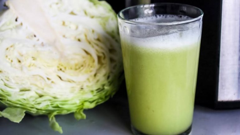 Капустный сок: какую пользу приносит, кому противопоказан, каковы лечебные свойства, как правильно приготовить, можно ли беременным, как используют в косметологии?