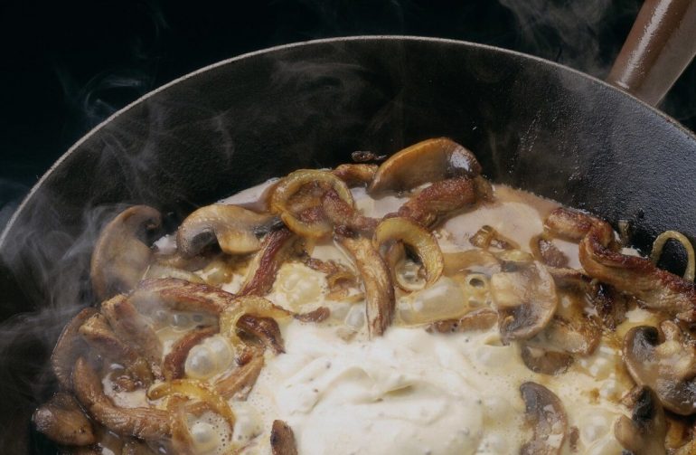 Вешенки: польза и вред, показания и противопоказания к употреблению, использование в косметологии (рецепты масок для кожи), а также как выбрать и хранить эти грибы?