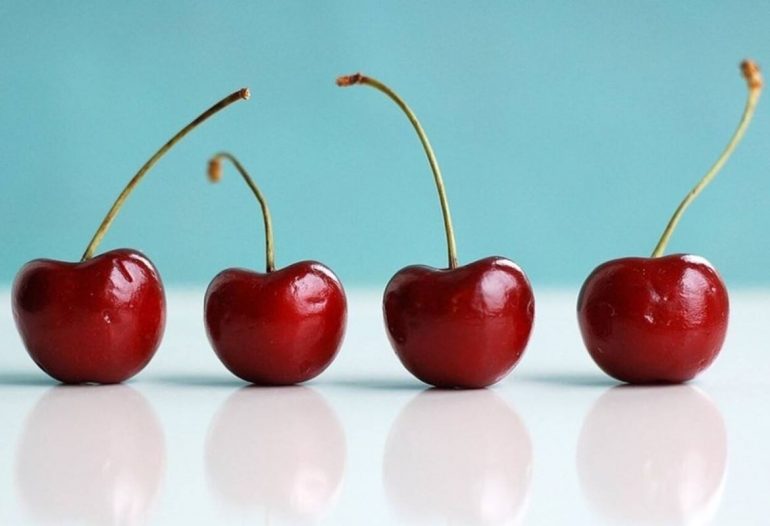 Вишня: ее полезные и лечебные свойства, показания и противопоказания, а также почему ее назвают сердечной ягодой, как ее правильно хранить и почему косточки нельзя есть?