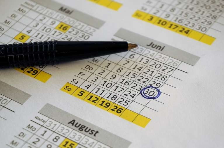 До чого свербить ліва брова?