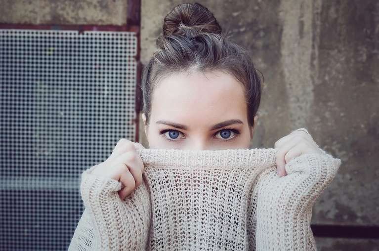 До чого свербить ліва брова?