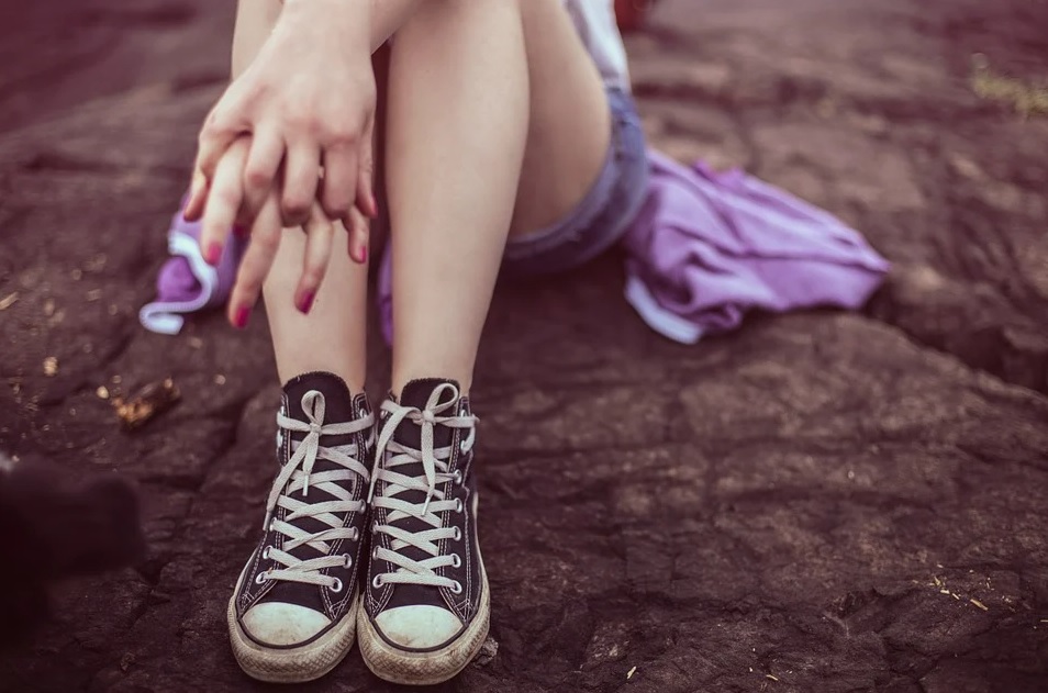 До чого свербить права нога?