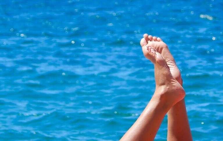 До чого свербить права п'ята?