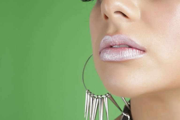 До чого свербить верхня губа?