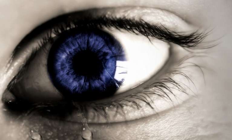 До чого сниться плакати уві сні жінці?