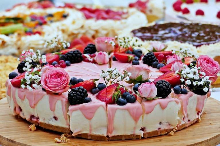 До чого сняться торти жінці?