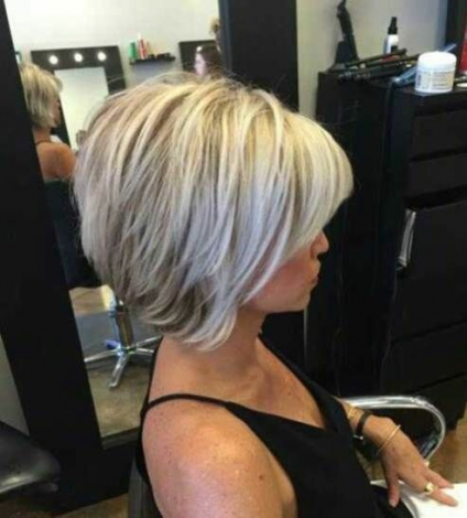 Багатошарові стрижки для жінок, яким за 40 років: стильні ідеї