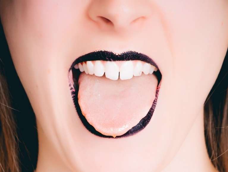 До чого свербить язик?