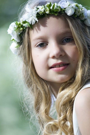 Найкращі зачіски юним модницям на випускний, весіллля та інші урочистості