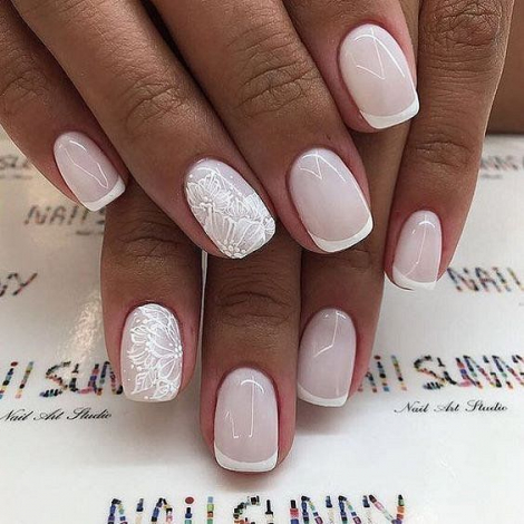 Свіжа добірка ідей красивого манікюру на короткі нігті