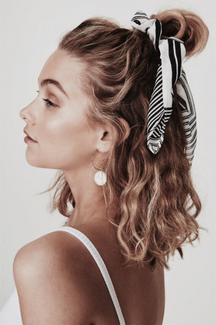 На швидку руку: як приховати жирне волосся за допомогою зачіски