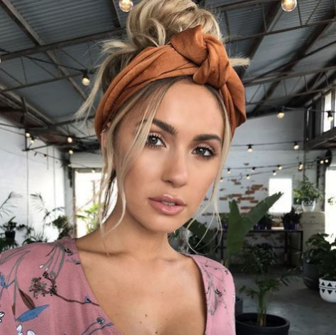 На швидку руку: як приховати жирне волосся за допомогою зачіски