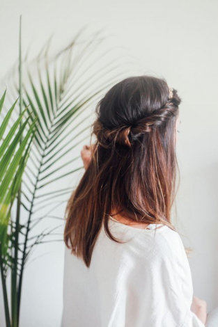 На швидку руку: як приховати жирне волосся за допомогою зачіски