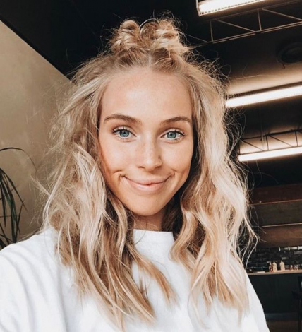 На швидку руку: як приховати жирне волосся за допомогою зачіски