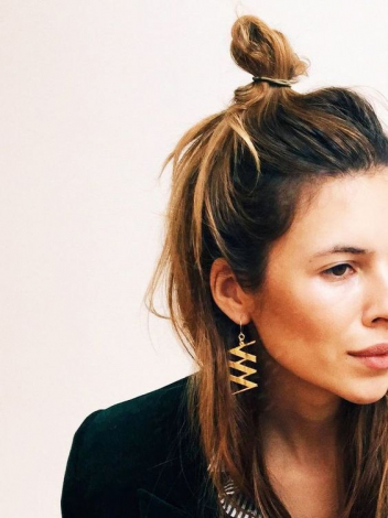 На швидку руку: як приховати жирне волосся за допомогою зачіски