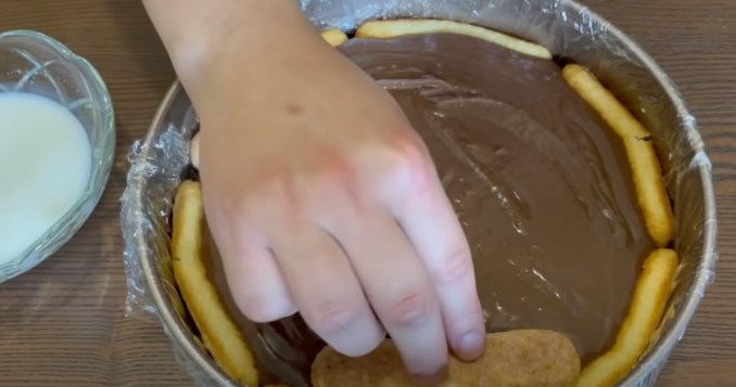 Простий пиріг без духовки. Готується за 15 хвилин, просто тане в роті