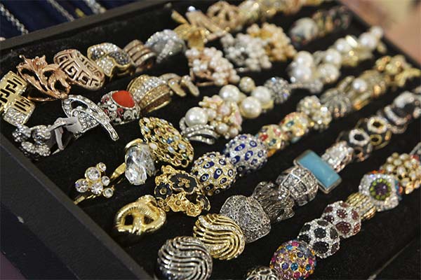 Сонник біжутерія: до чого сниться і що означає сон?