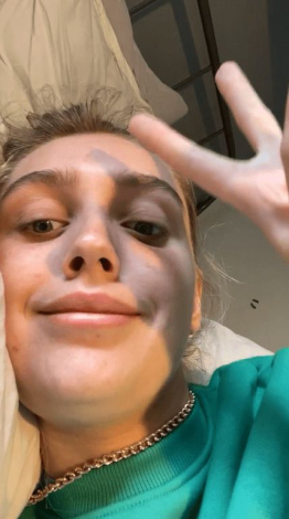 Дівчина показала, як виглядає з макіяжем, але те що ховається за її гламурним образом — вас вразить