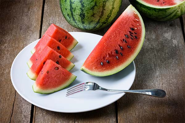 До чого сниться кавун жінці чи чоловікові — 83 тлумачення з різних сонників.