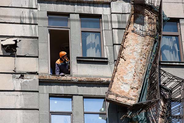 До чого сниться обвалився балкон - 13 тлумачень з різних сонників