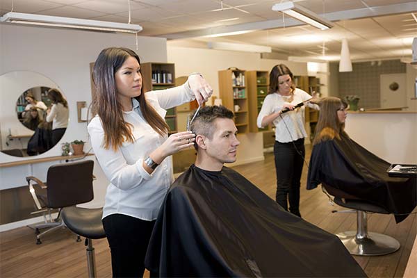 До чого сниться перукарня жінці або чоловікові - 29 тлумачень з різних сонників