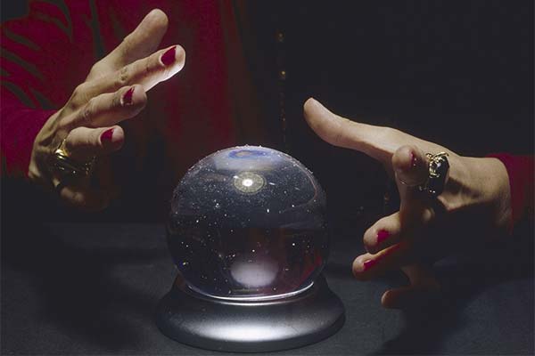 До чого сниться жінка чи чоловік екстрасенс — 40 тлумачень із різних сонників.