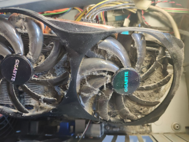 Як почистити комп'ютер від пилу: покрокова інструкція