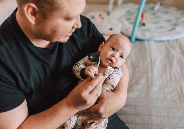 Як зібрати сечу у новонародженого дівчинки, хлопчика, однорічної дитини, в баночку для аналізу, загальний збір через мочеприймальник