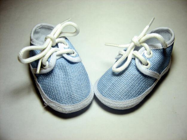 Розміри одягу для новонароджених: по місяцях, таблиця по зростанню і віку, як визначити розмір