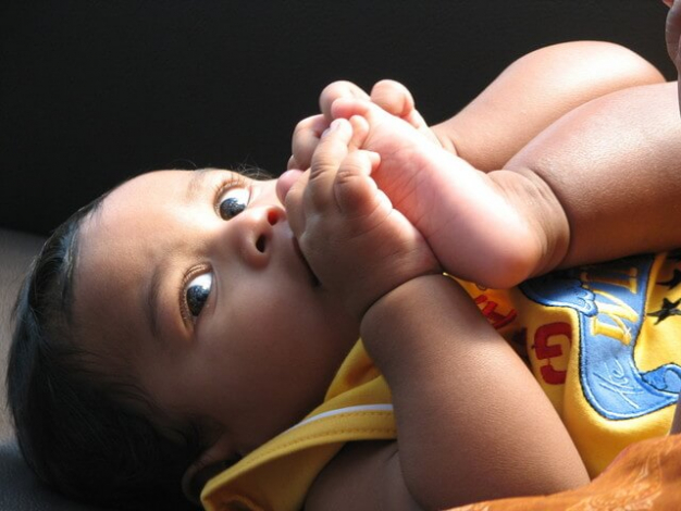 Рефлекс моро у новонароджених: що це, коли проходить, до скількох місяців, норма і патологія