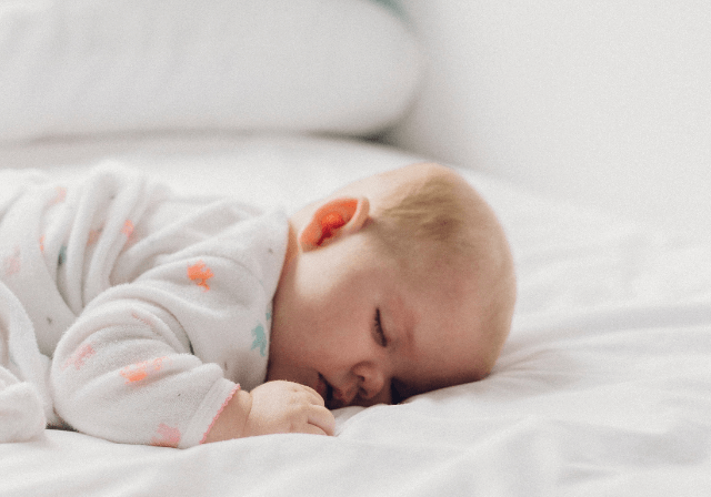 Рефлекс моро у новонароджених: що це, коли проходить, до скількох місяців, норма і патологія