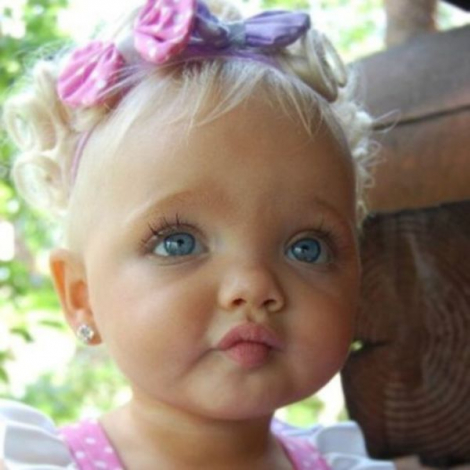 8 найкрасивіших дітей світу