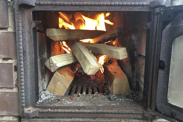 До чого сниться розпалювати дрова — 60 тлумачень із різних сонників