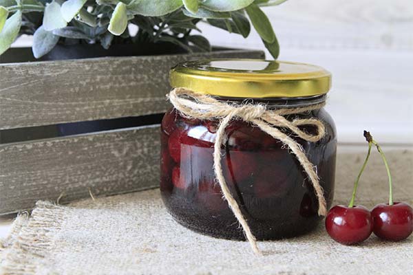 До чого сниться вишневе варення — 40 тлумачень із різних сонників.