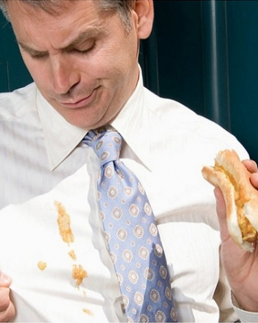 Як видалити жирні плями з одягу? Виводимо жир із будь-якої тканини!