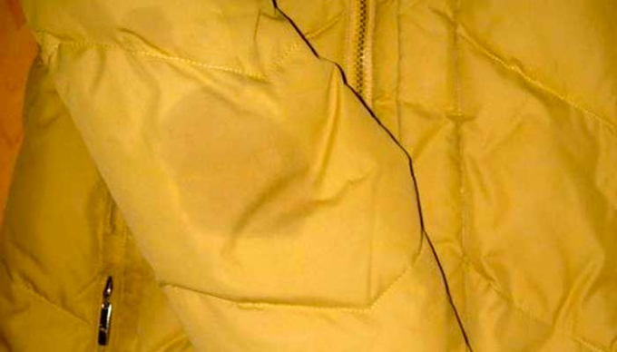 як вивести жирну пляму з куртки