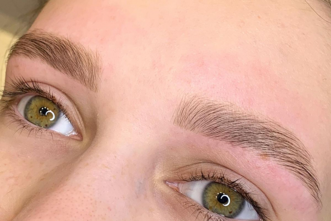 Прозорі брови — новий б'юті-тренд, який вам точно сподобається