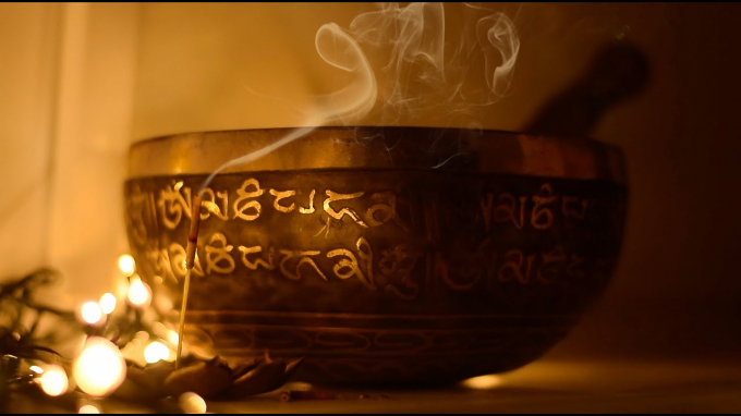 Звукотерапія чашами, що співають – що дає практика для очищення простору