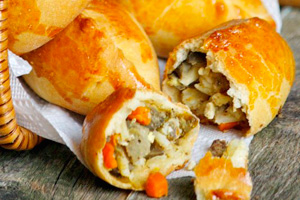 Пиріжки з печінкою і рисом, яйцем, картоплею