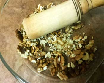 Салат “Гранатовий браслет” з куркою і волоським горіхом. Покроковий рецепт з фото