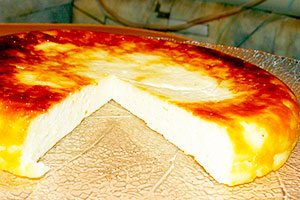 Сирна запіканка як у дитячому садку: 4 рецепти для духовки