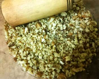 Салат “Гранатовий браслет” з куркою і волоським горіхом. Покроковий рецепт з фото