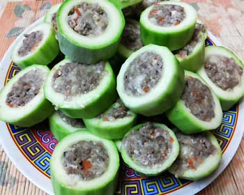 Що приготувати на вечерю, швидко, просто і недорого. Кабачки, запечені з м’ясом в духовці