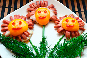 Яєчня з помідорами, сиром і ковбасою